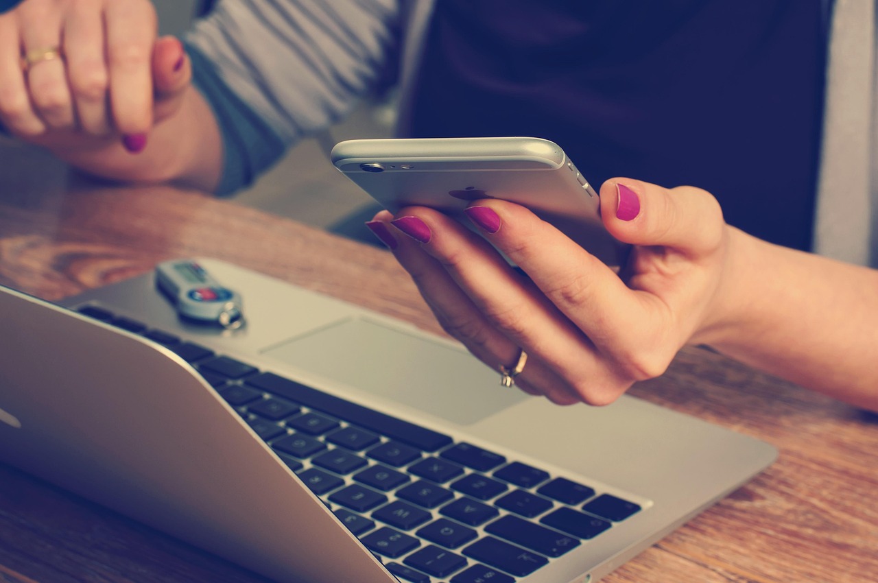 „Warum Remote-Jobs ideal für Mamas sind – und wo du sie findest“