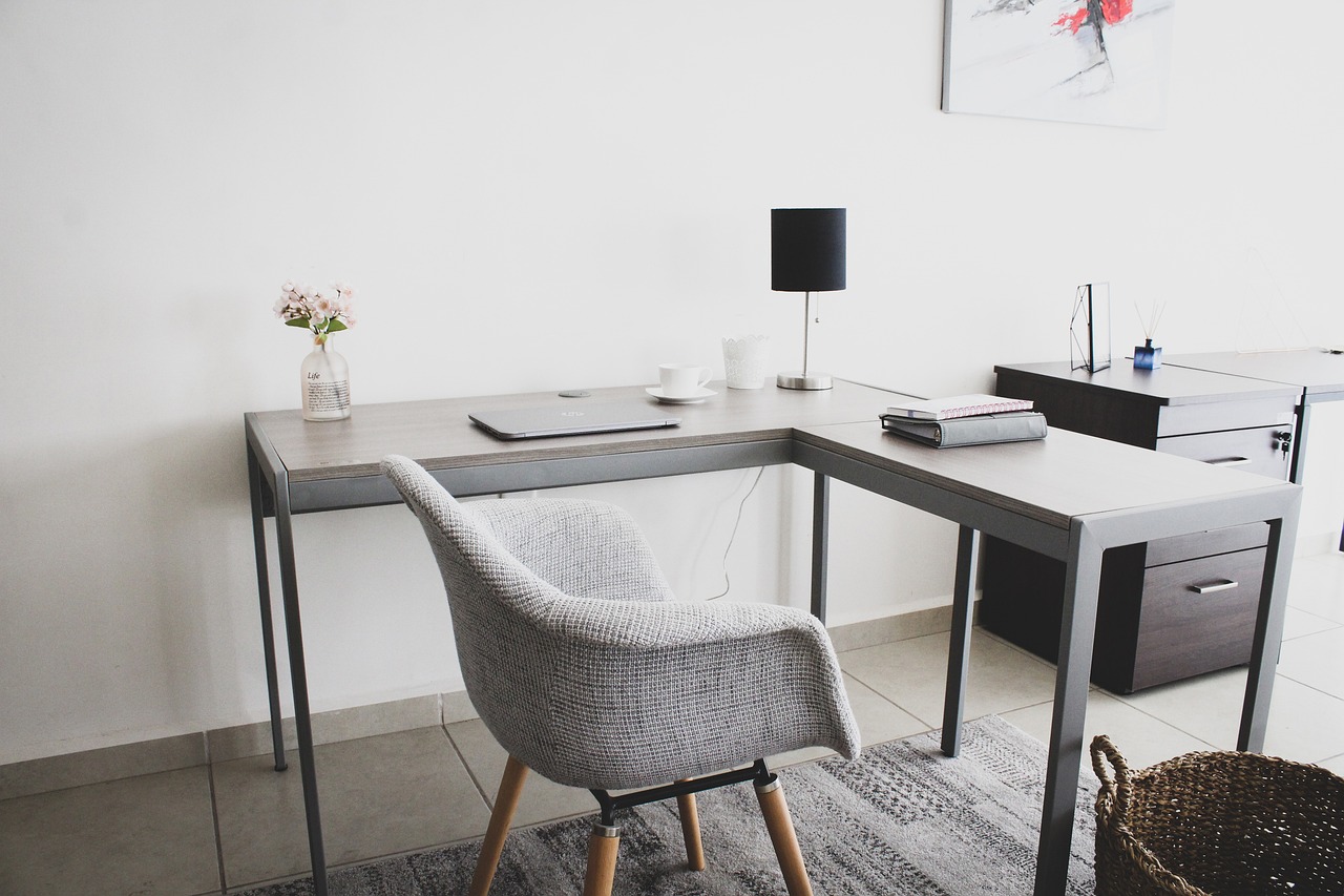 🪑🖥️ So richtest du dir ein minimalistisches Homeoffice ein – auch mit wenig Platz